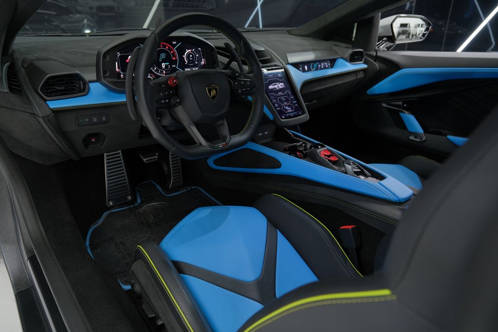 2025 Lamborghini Revuelto Base AWD