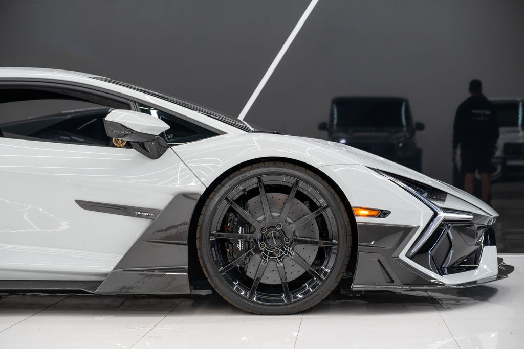 2025 Lamborghini Revuelto Base AWD