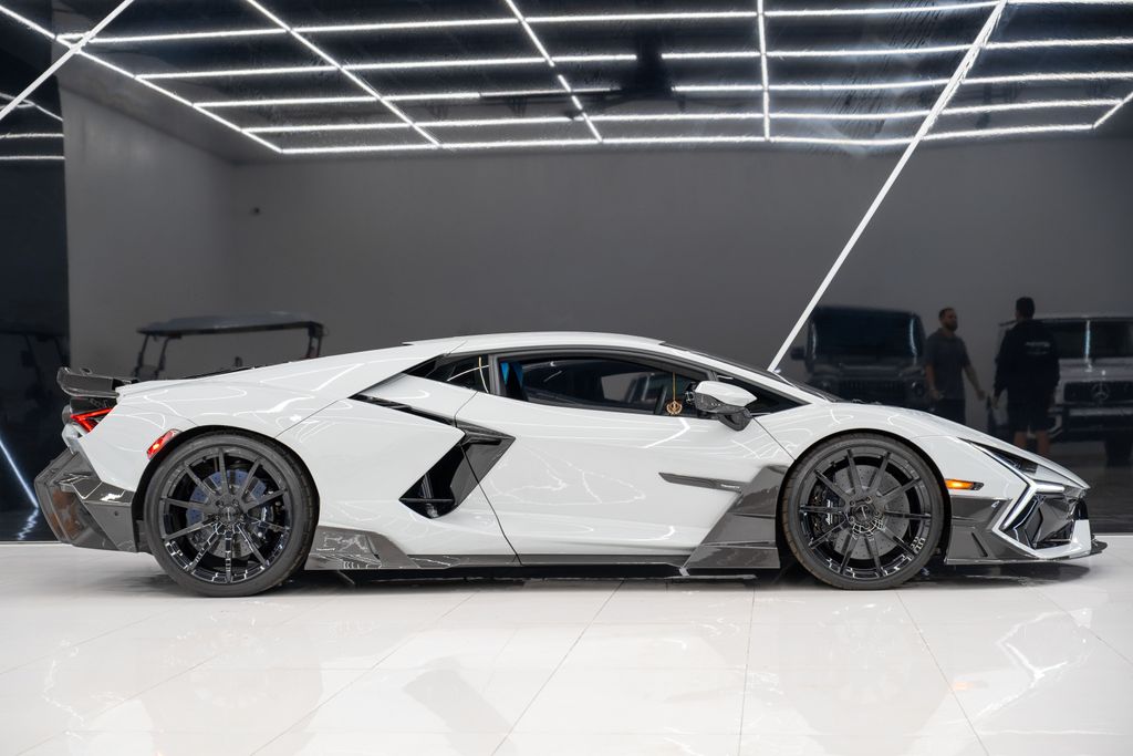 2025 Lamborghini Revuelto Base AWD