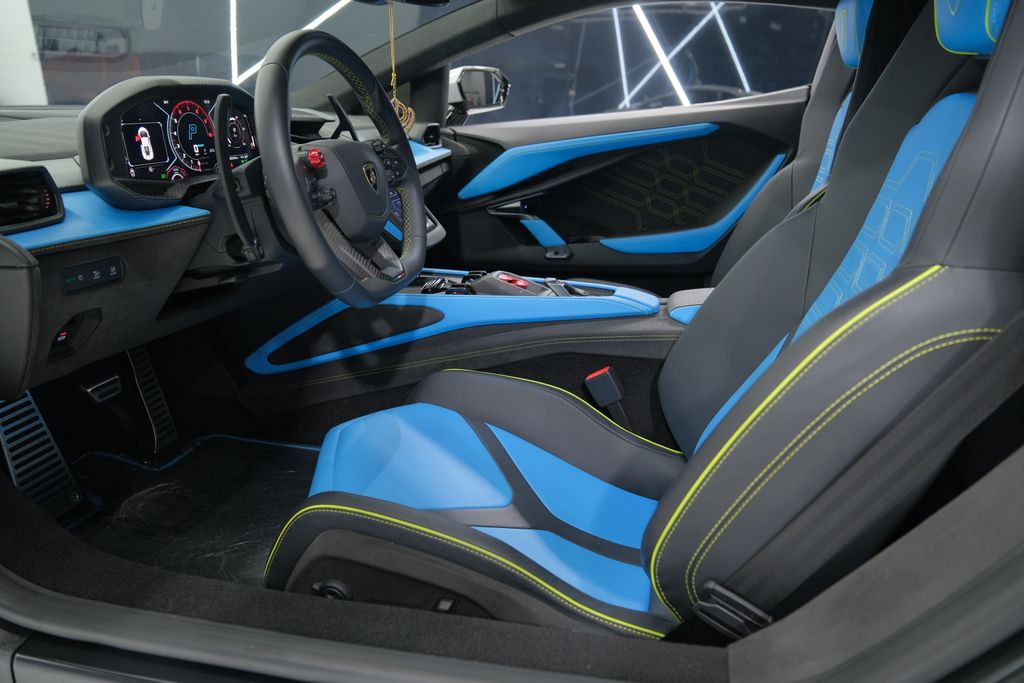 2025 Lamborghini Revuelto Base AWD