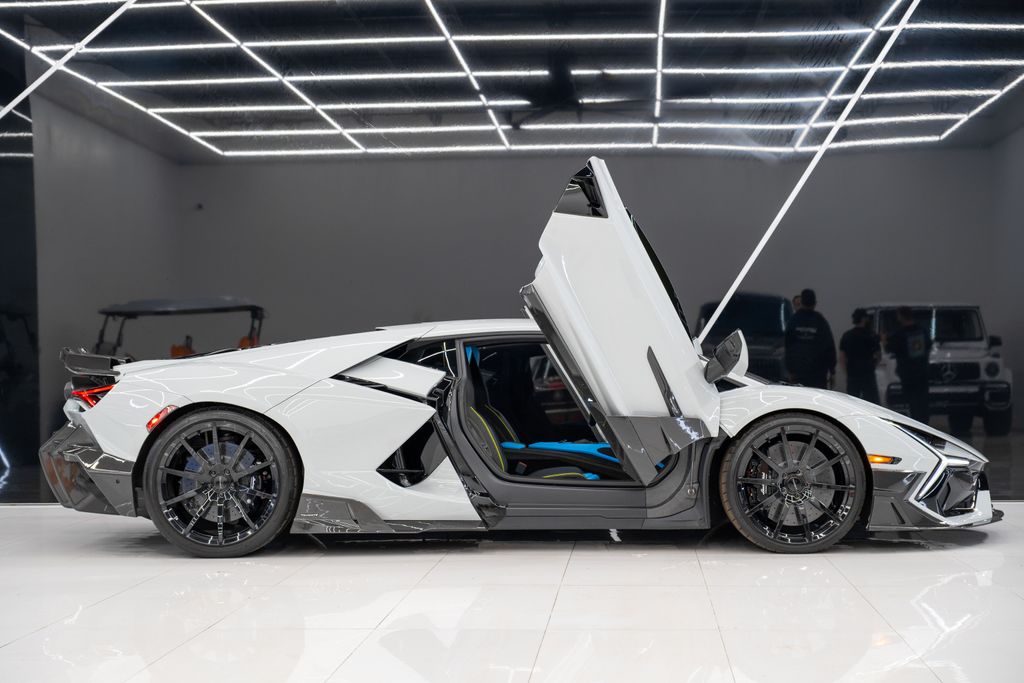 2025 Lamborghini Revuelto Base AWD