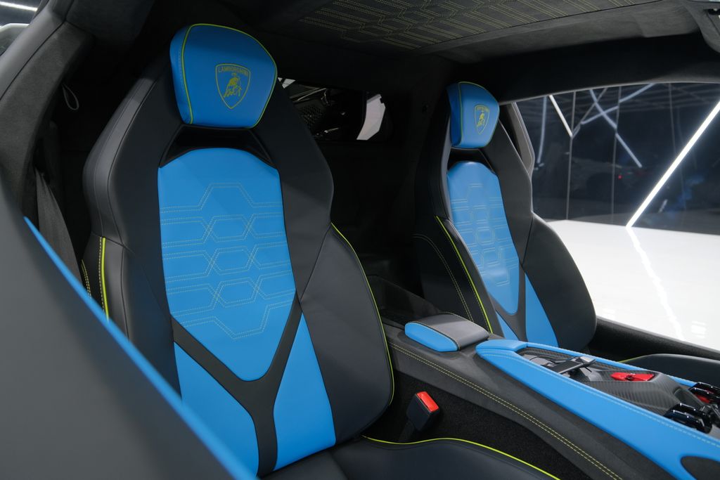 2025 Lamborghini Revuelto Base AWD