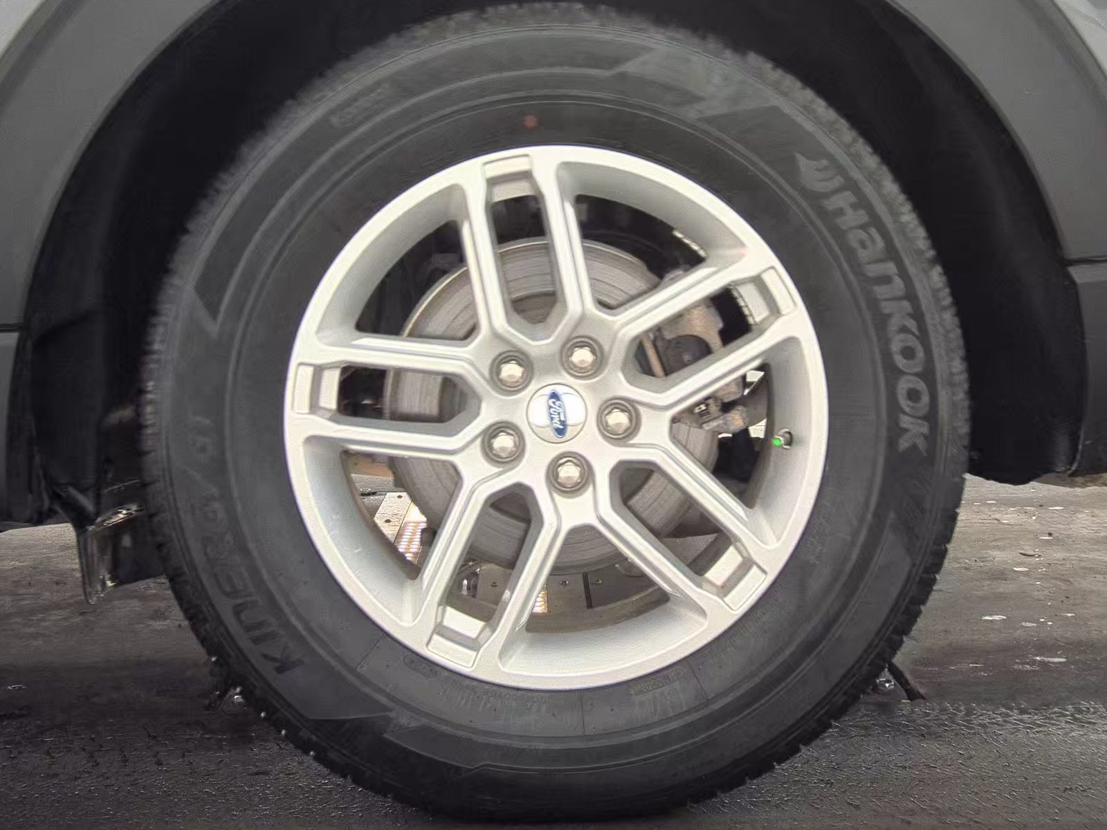 2025 Ford Explorer Active RWD