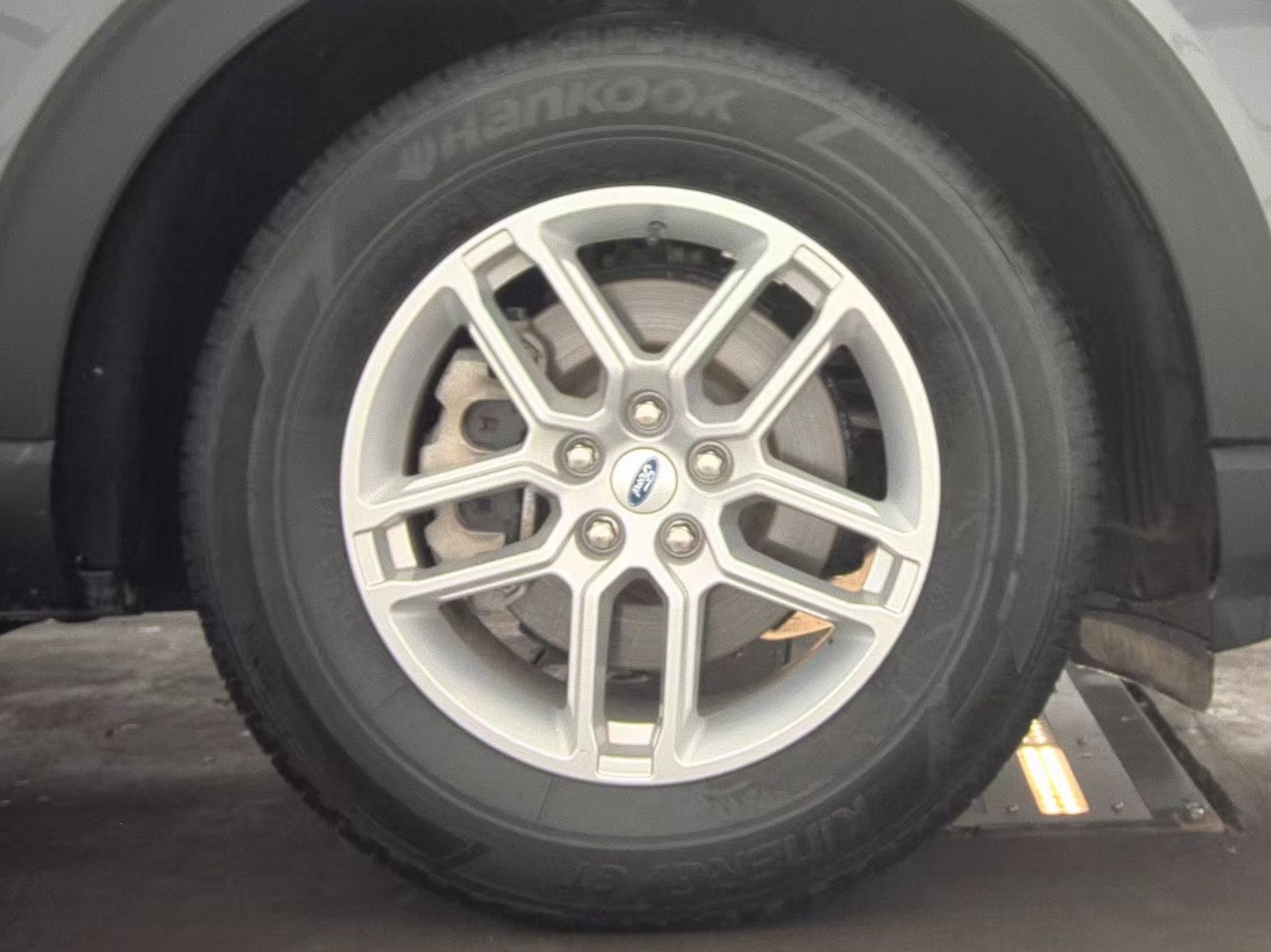 2025 Ford Explorer Active RWD