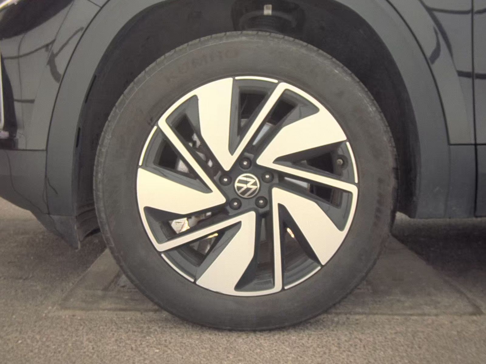 2025 Volkswagen Atlas 2.0T SE FWD