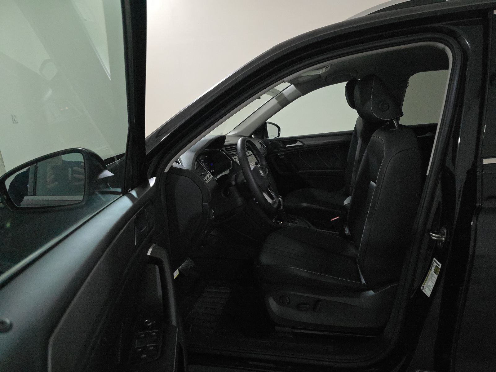 2024 Volkswagen Tiguan 2.0T SE FWD