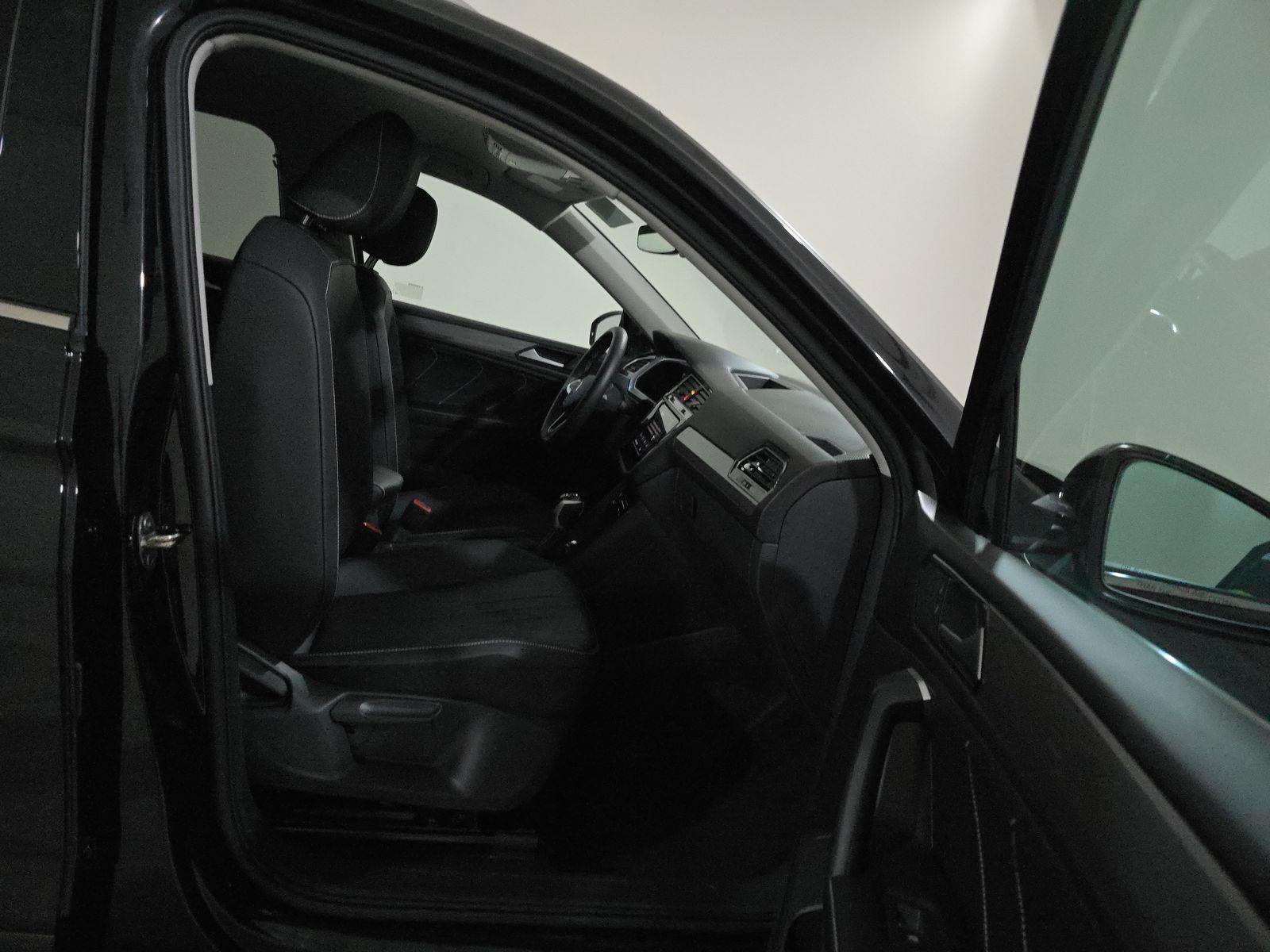 2024 Volkswagen Tiguan 2.0T SE FWD