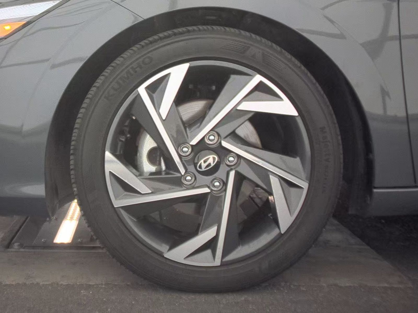 2024 Hyundai Elantra Limited FWD