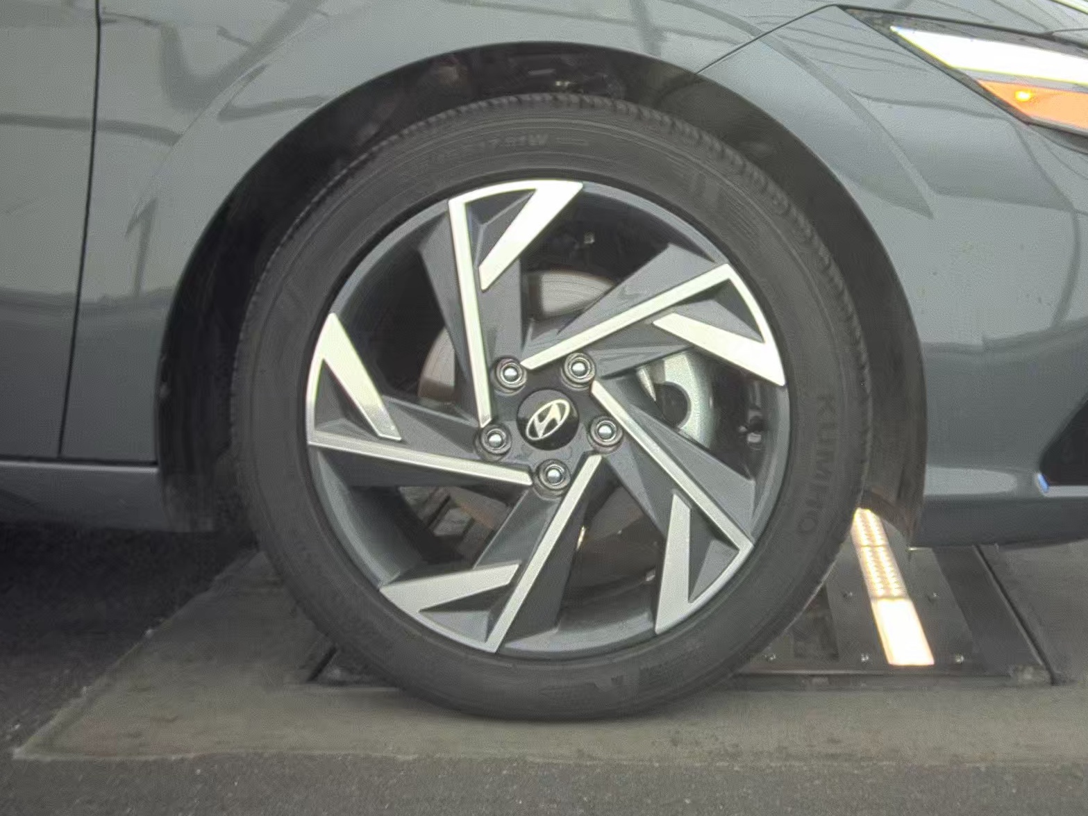 2024 Hyundai Elantra Limited FWD