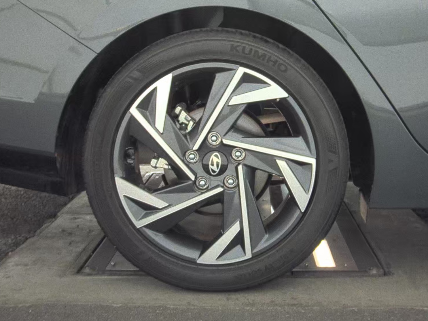 2024 Hyundai Elantra Limited FWD