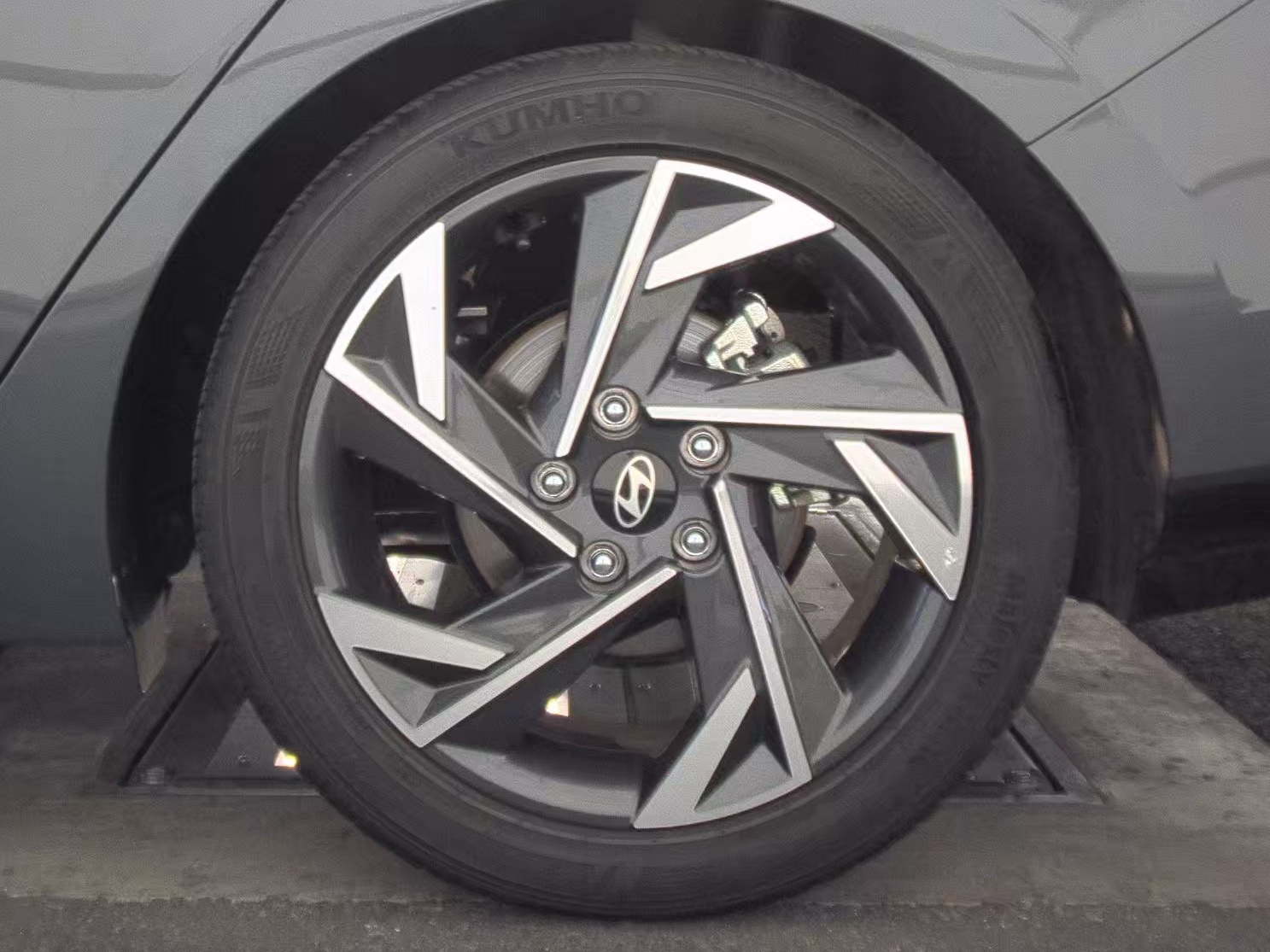 2024 Hyundai Elantra Limited FWD