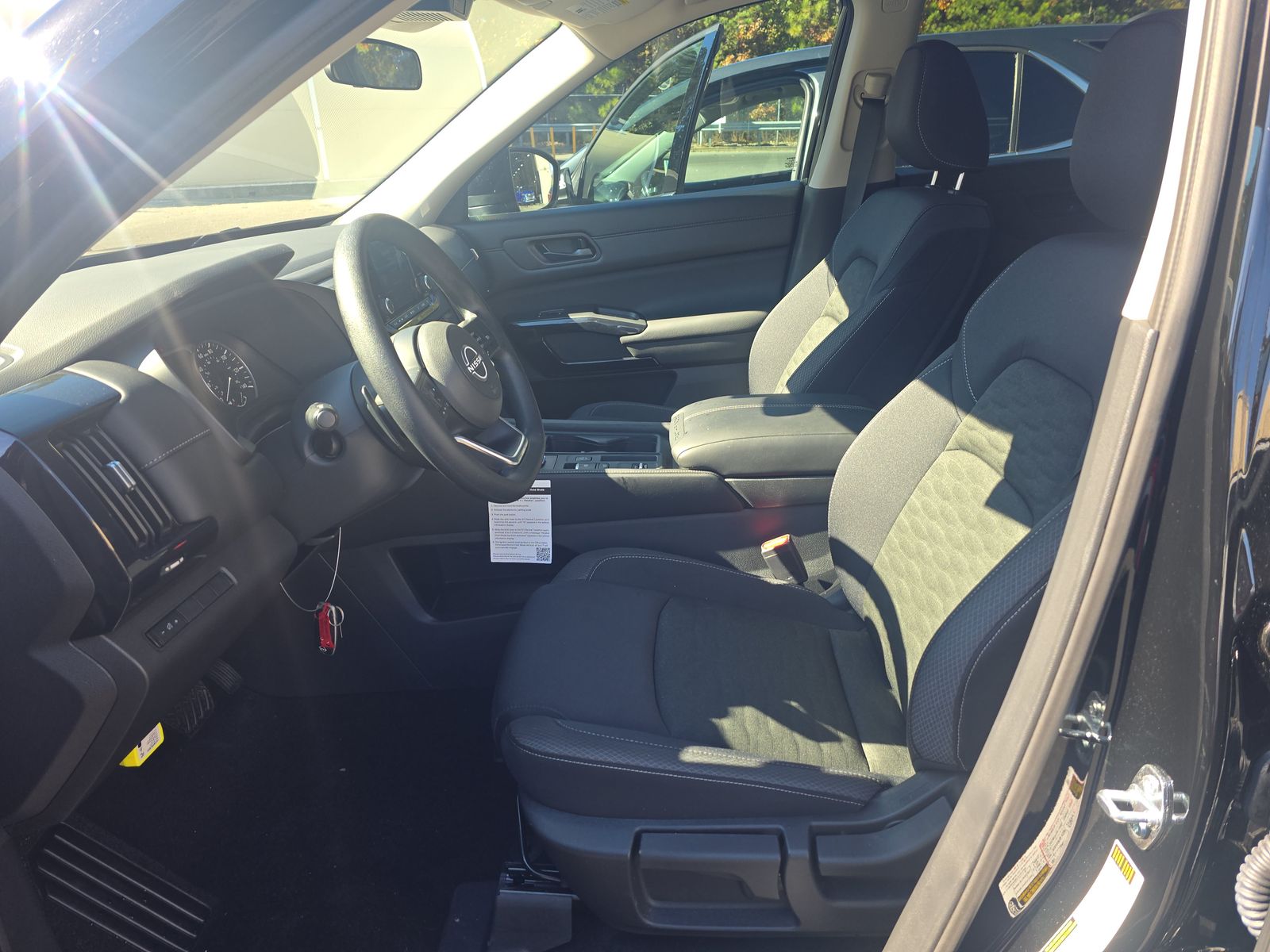 2025 Nissan Pathfinder S FWD