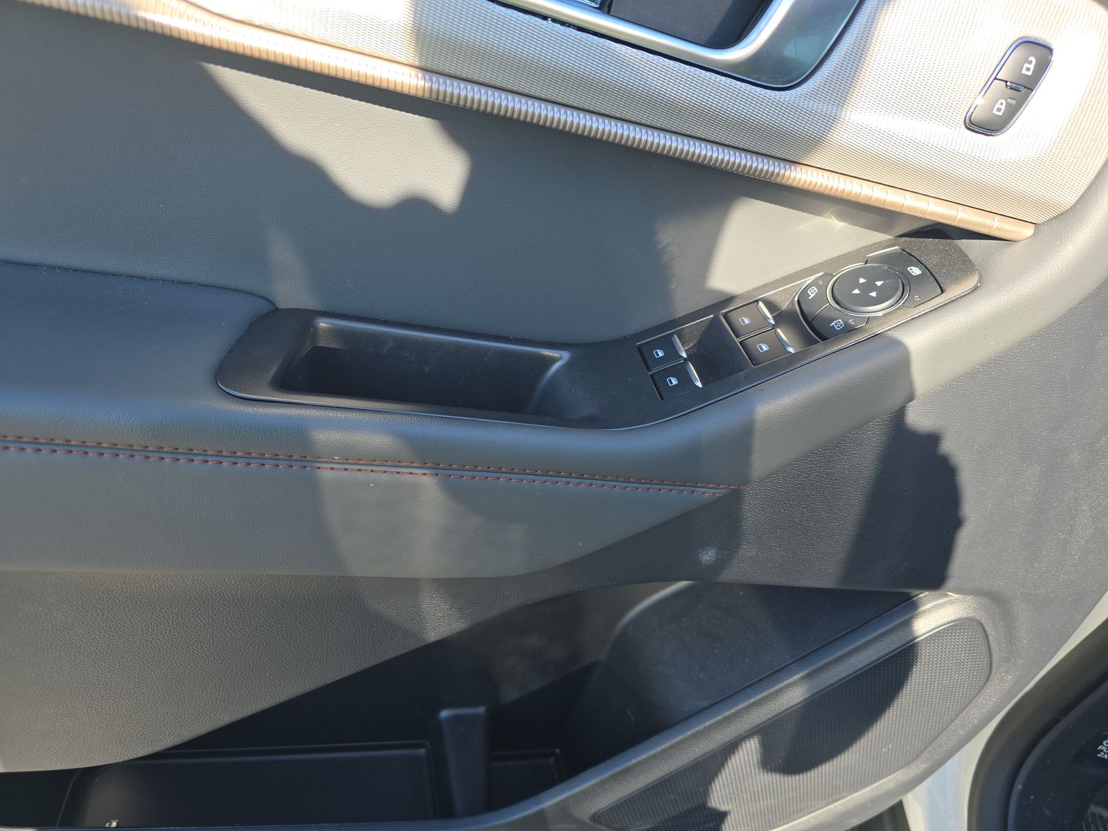 2025 Ford Explorer Active AWD