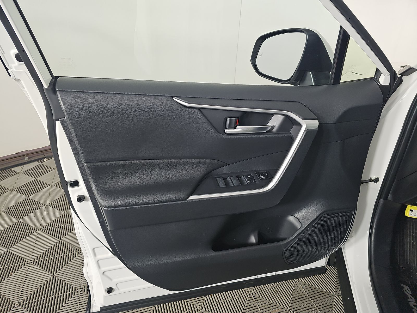 2025 Toyota RAV4 Plug-In Hybrid SE AWD