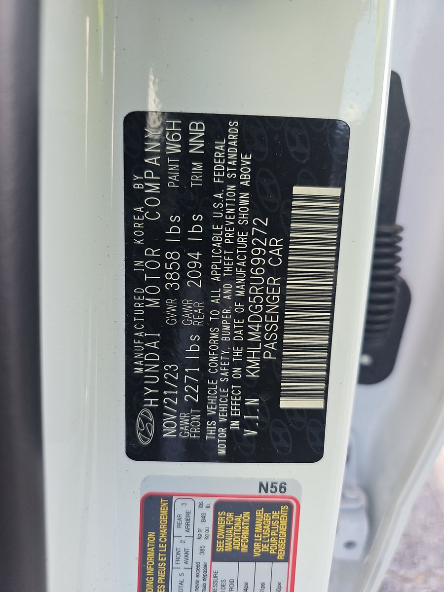 2024 Hyundai Elantra SEL FWD