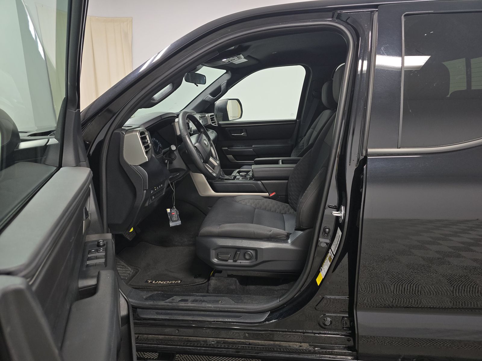 2025 Toyota Tundra SR5 AWD