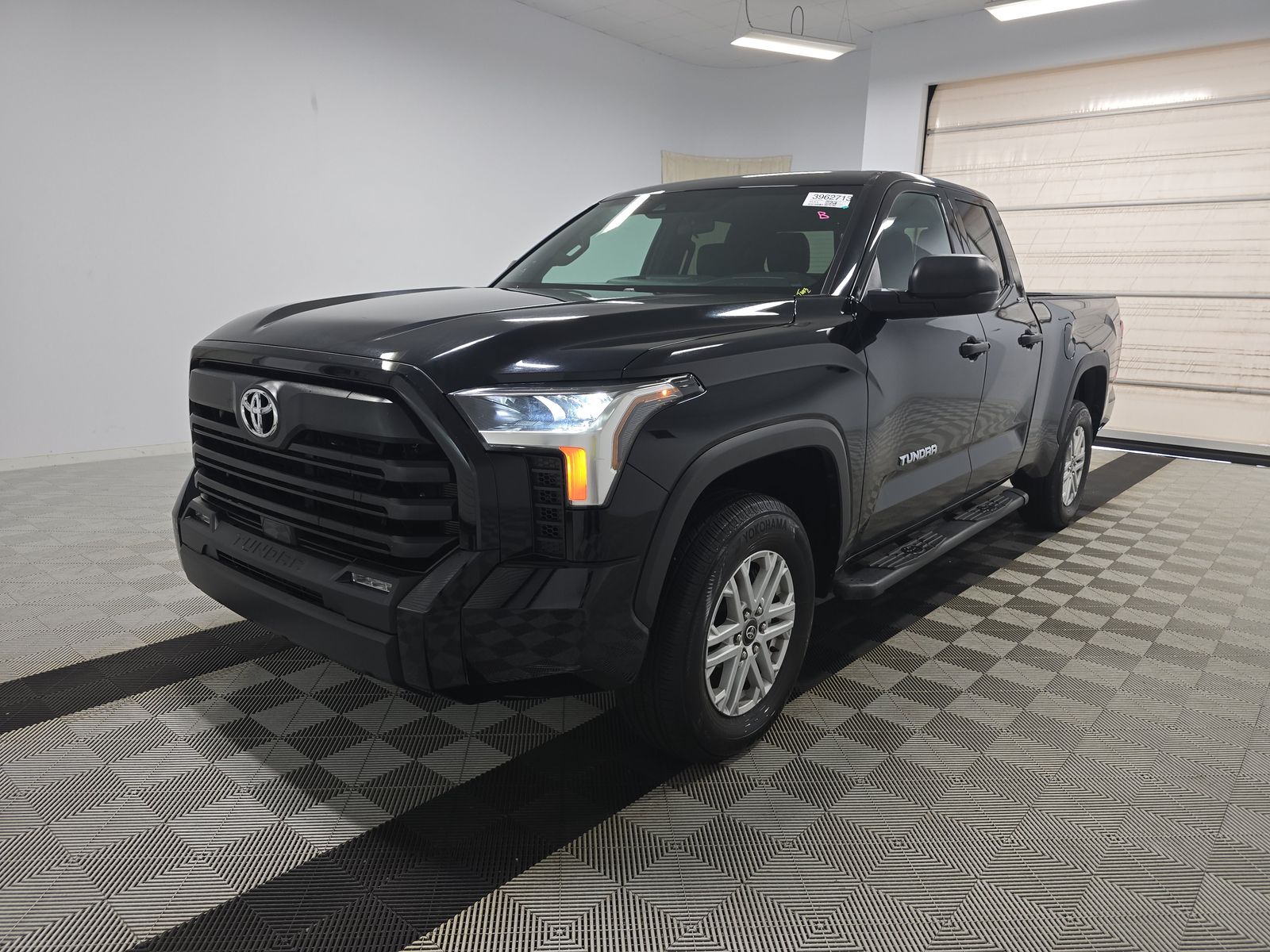 2025 Toyota Tundra SR5 AWD