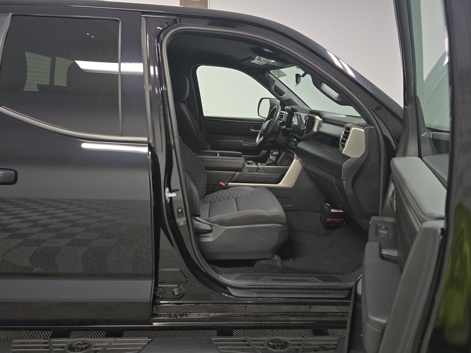 2025 Toyota Tundra SR5 AWD