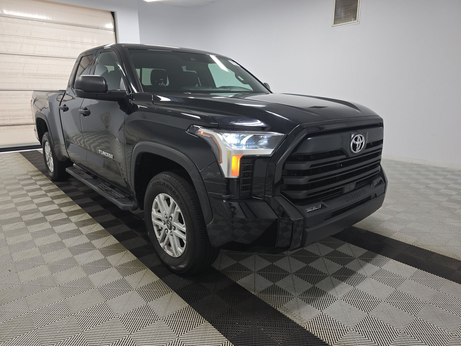 2025 Toyota Tundra SR5 AWD