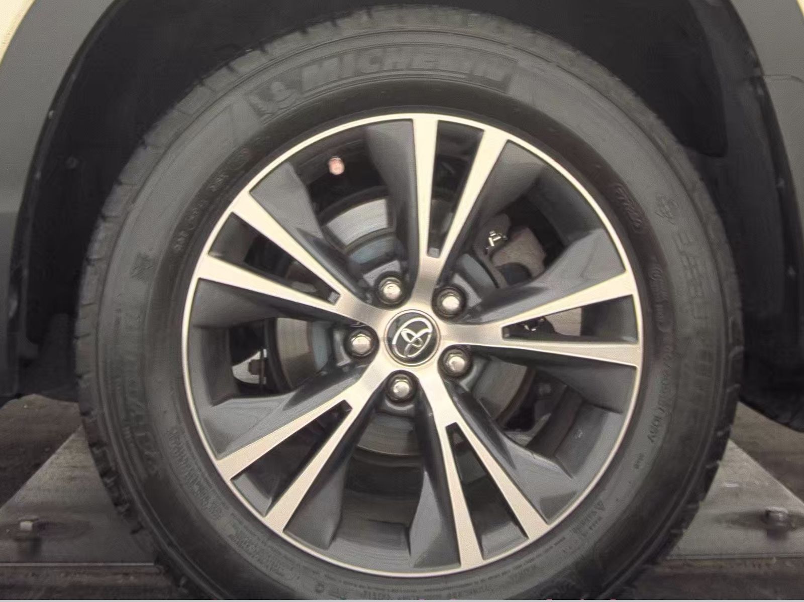 2019 Toyota Highlander LE AWD