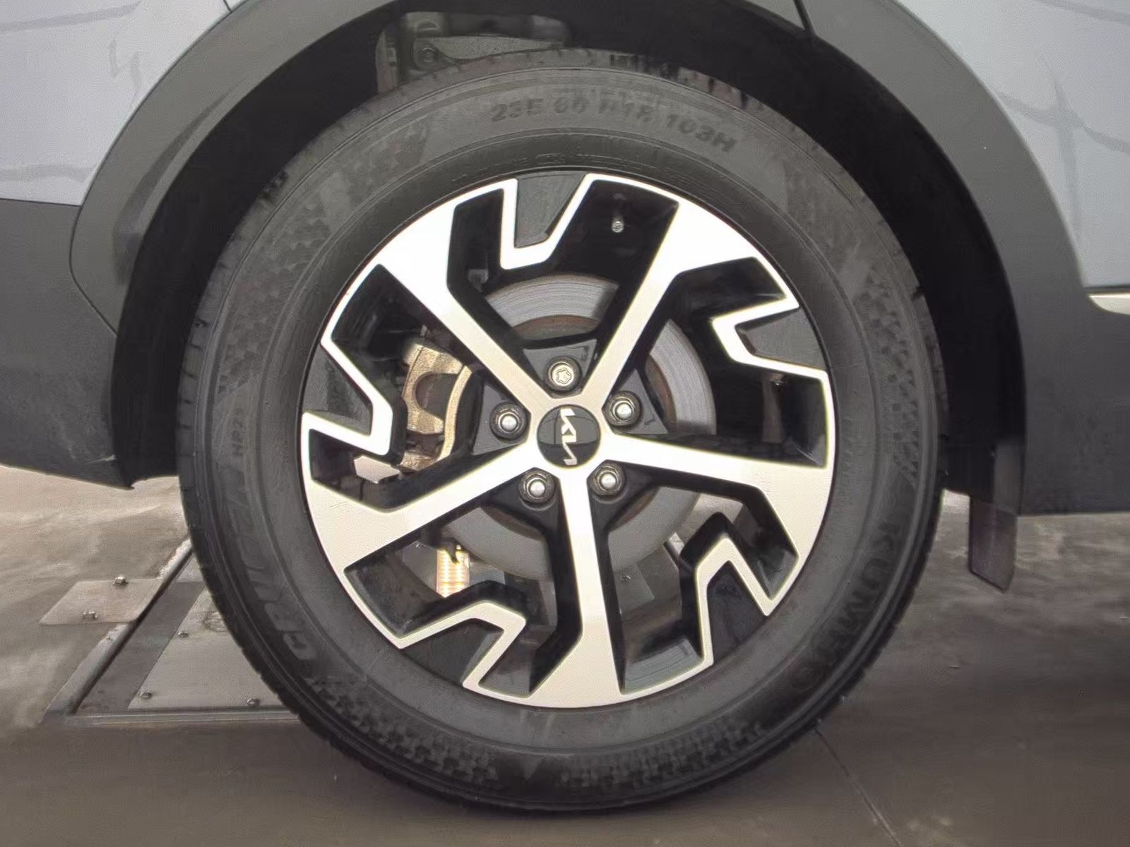 2023 Kia Sportage EX FWD