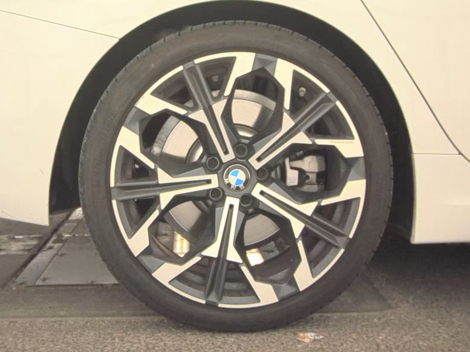 2025 BMW 3 Series 330i RWD