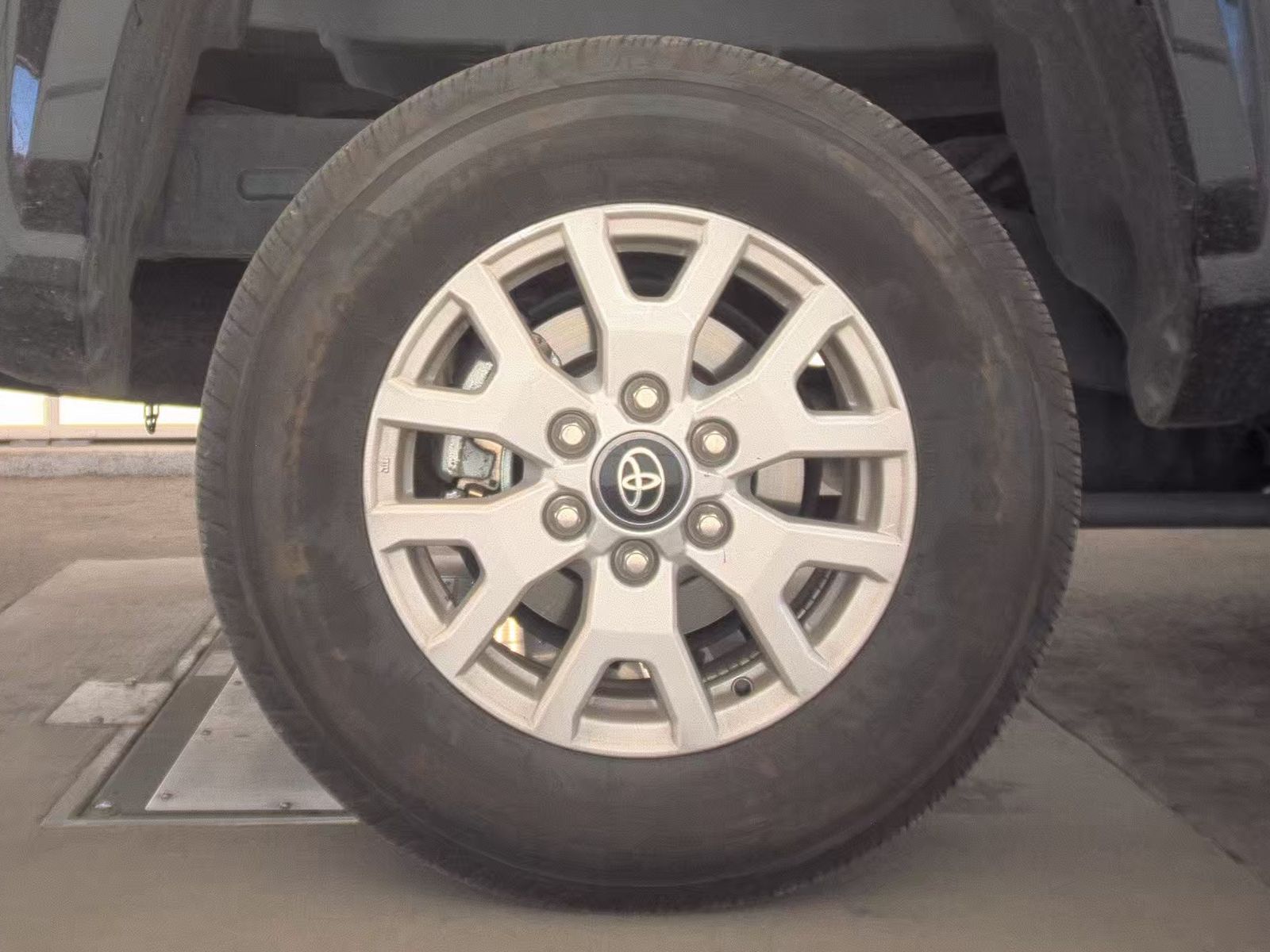 2024 Toyota Tacoma SR5 AWD