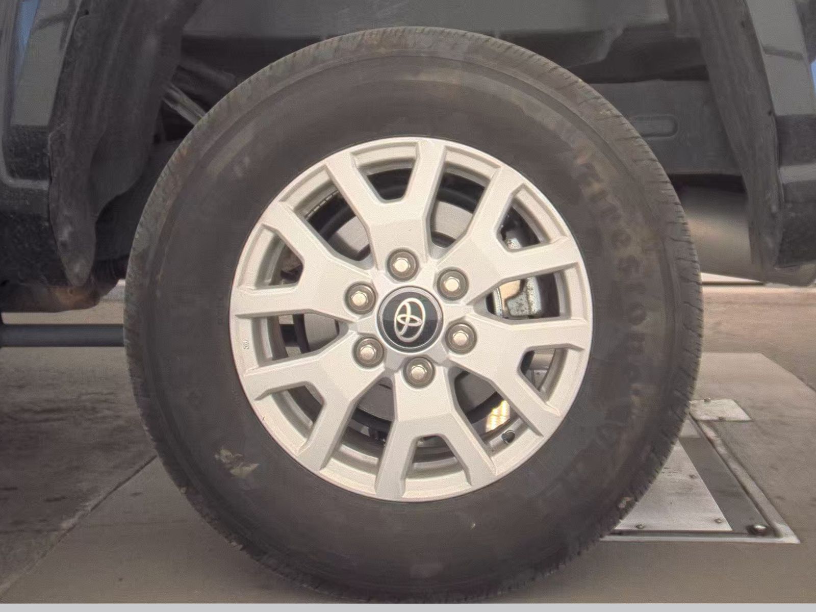 2024 Toyota Tacoma SR5 AWD