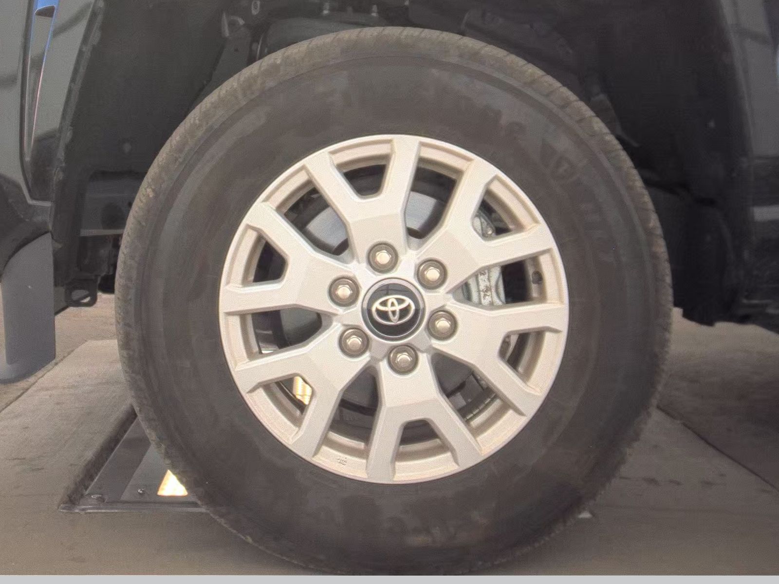 2024 Toyota Tacoma SR5 AWD