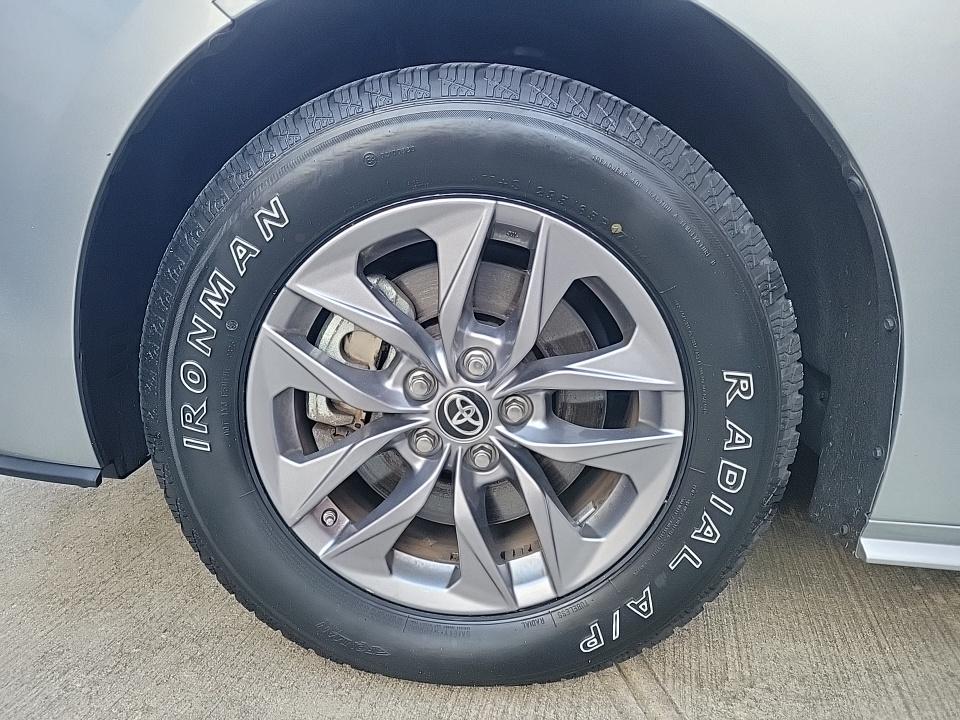 2024 Toyota Sienna XLE FWD