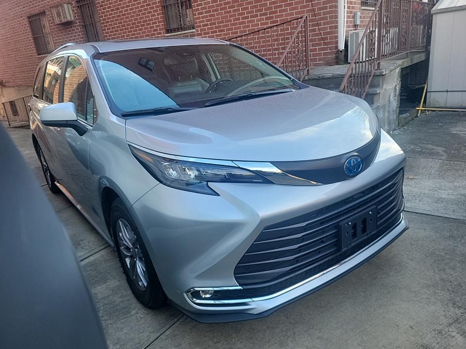 2024 Toyota Sienna XLE FWD