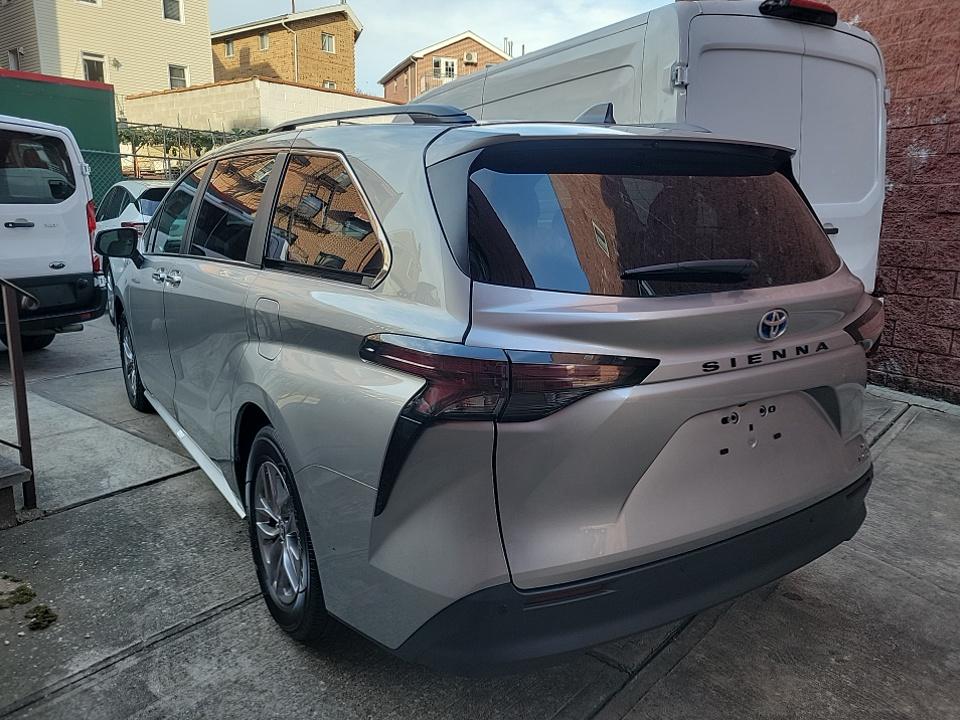 2024 Toyota Sienna XLE FWD