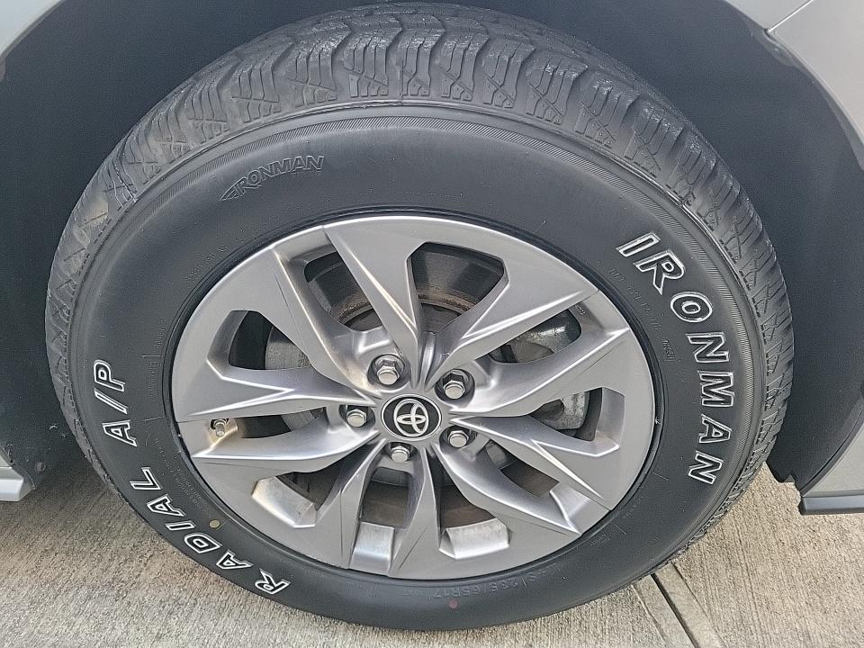 2024 Toyota Sienna XLE FWD