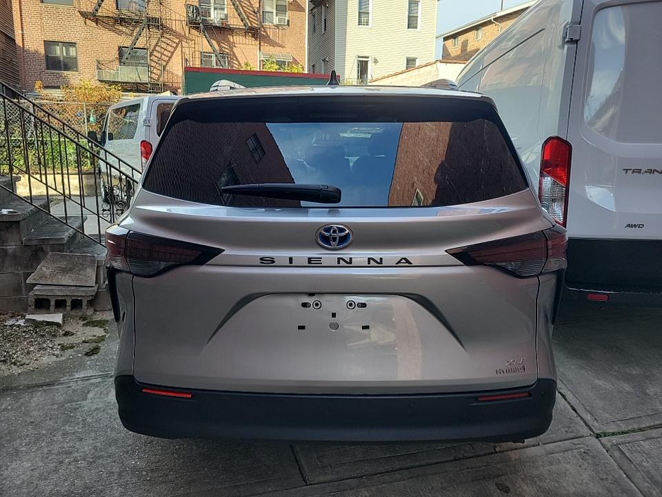 2024 Toyota Sienna XLE FWD