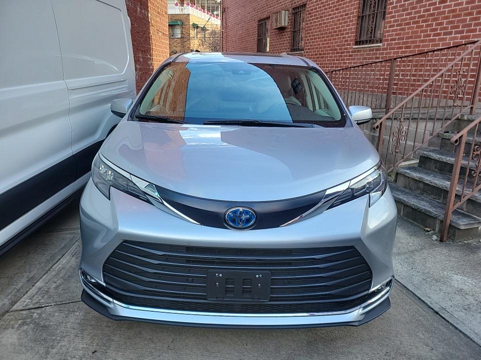 2024 Toyota Sienna XLE FWD