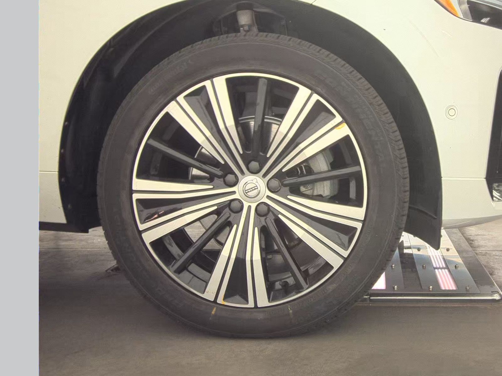 2023 Volvo XC60 B5 Ultimate AWD