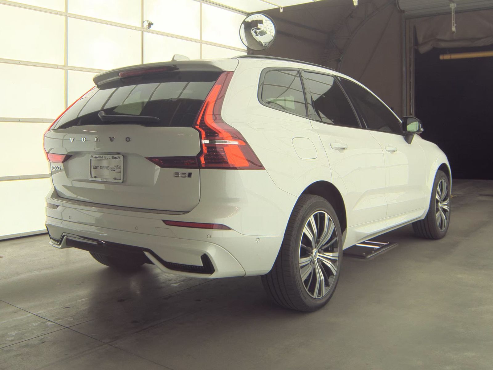2023 Volvo XC60 B5 Ultimate AWD