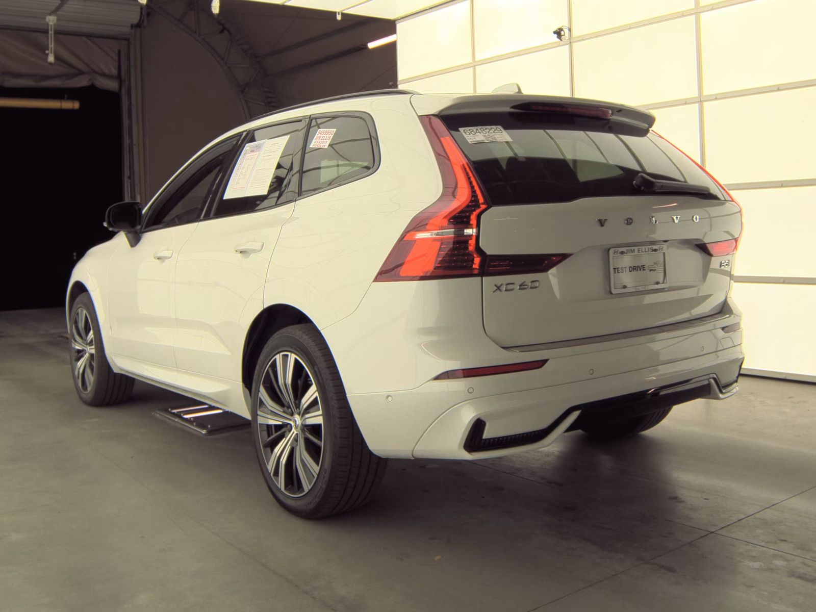 2023 Volvo XC60 B5 Ultimate AWD