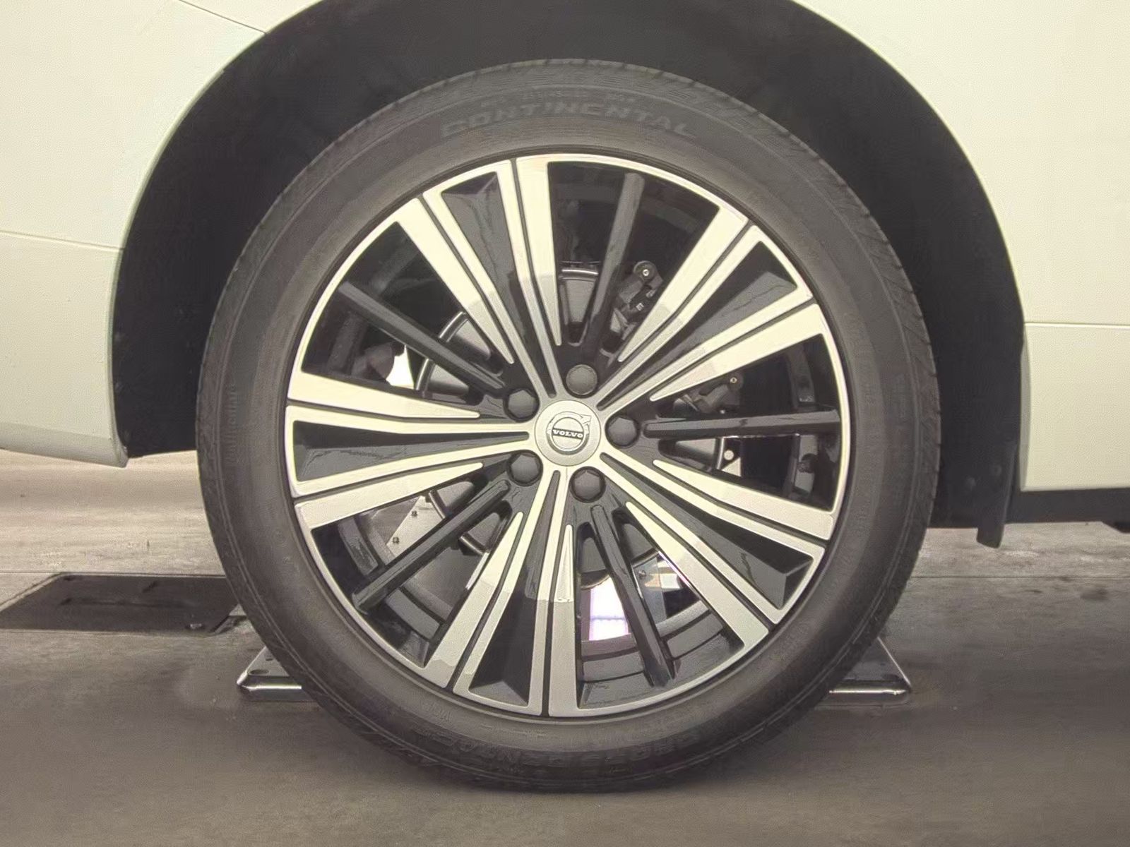 2023 Volvo XC60 B5 Ultimate AWD