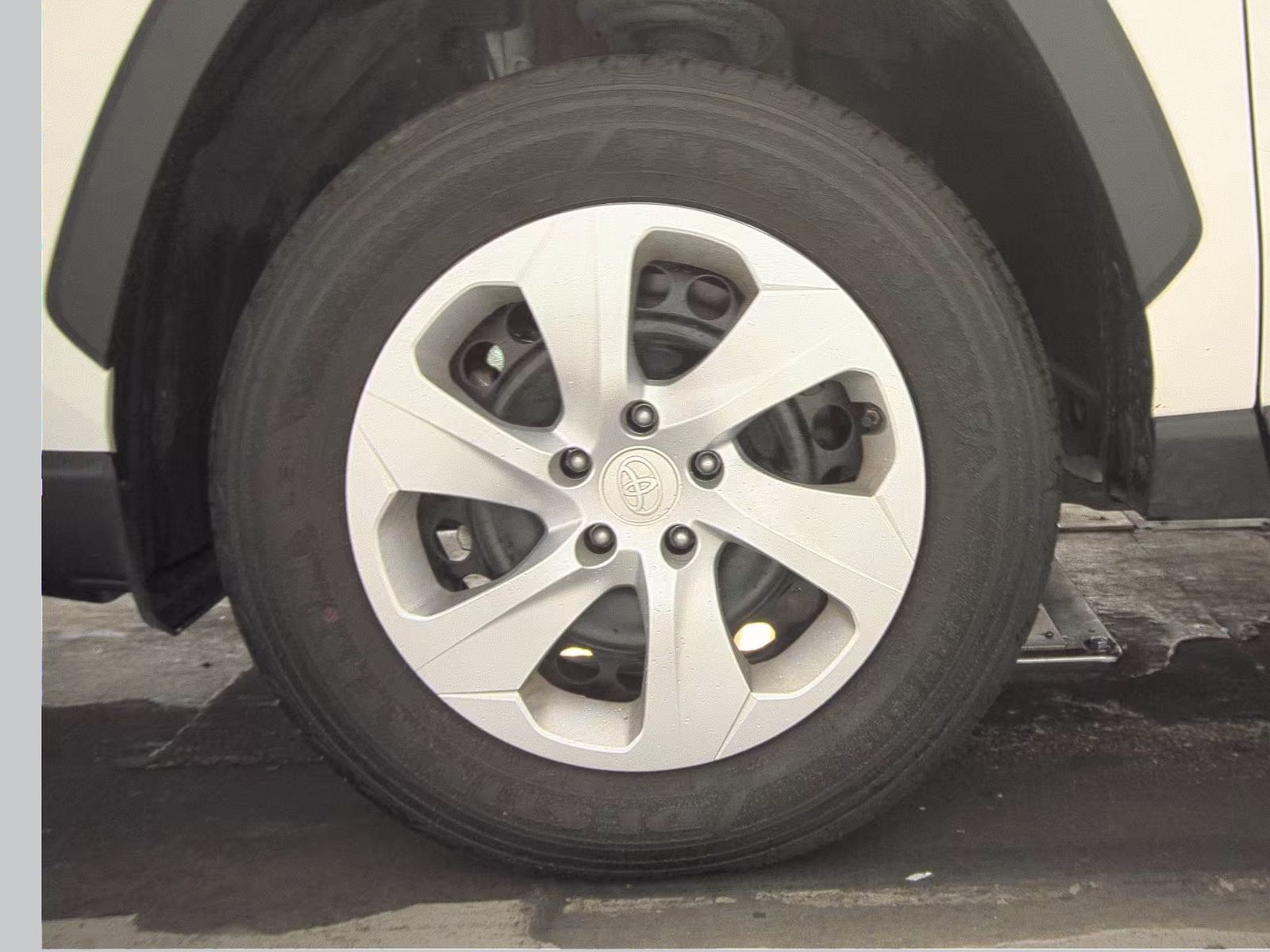 2025 Toyota RAV4 LE FWD