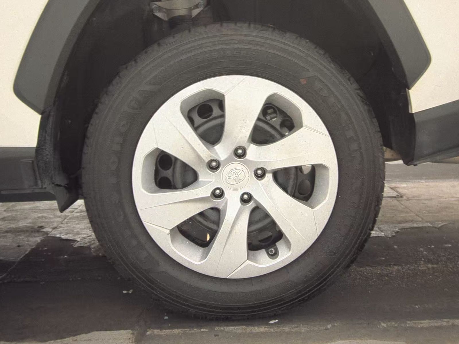 2025 Toyota RAV4 LE FWD