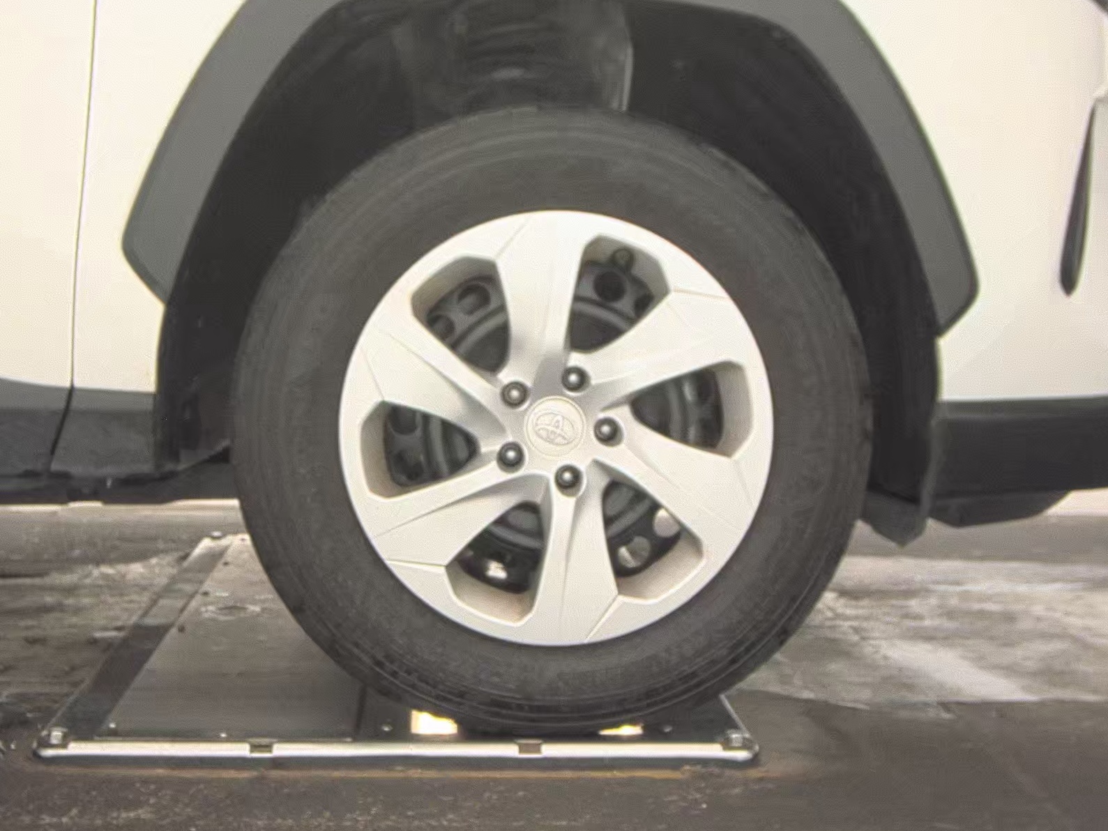 2025 Toyota RAV4 LE FWD