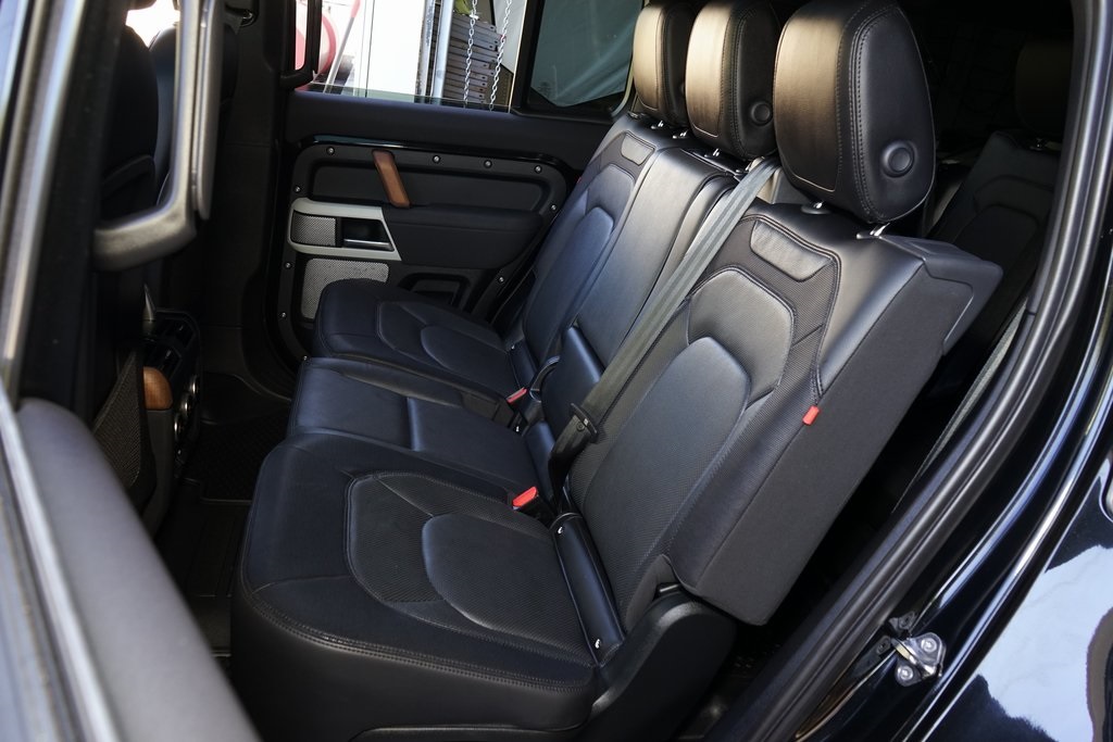 2023 Land Rover Defender 130 X-Dynamic SE AWD