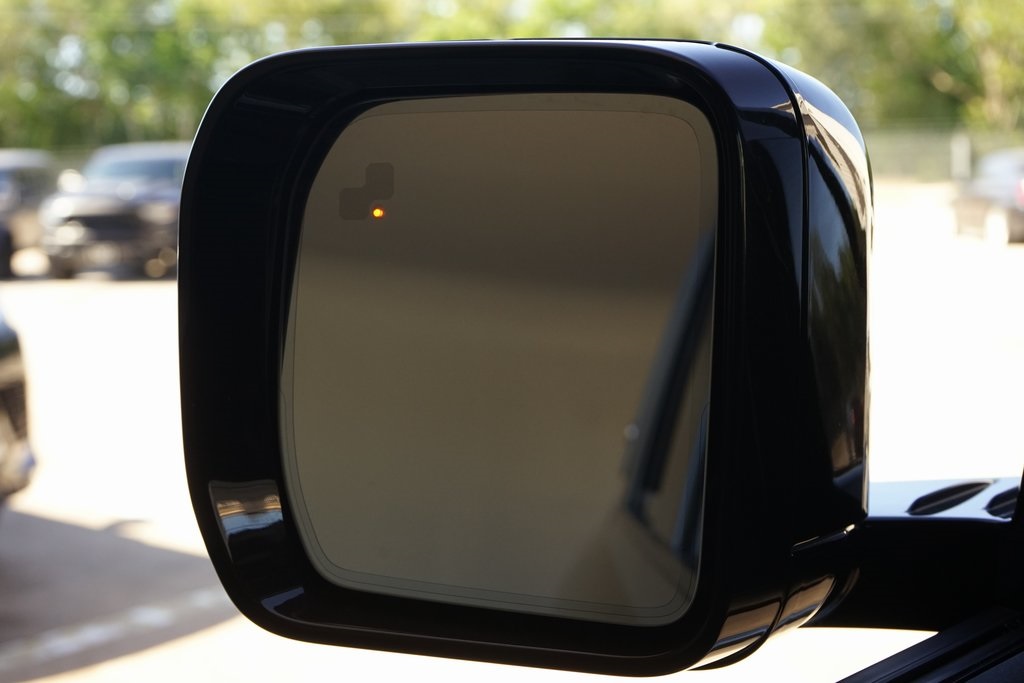 2023 Land Rover Defender 130 X-Dynamic SE AWD