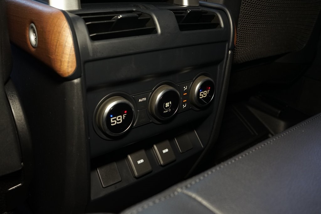 2023 Land Rover Defender 130 X-Dynamic SE AWD