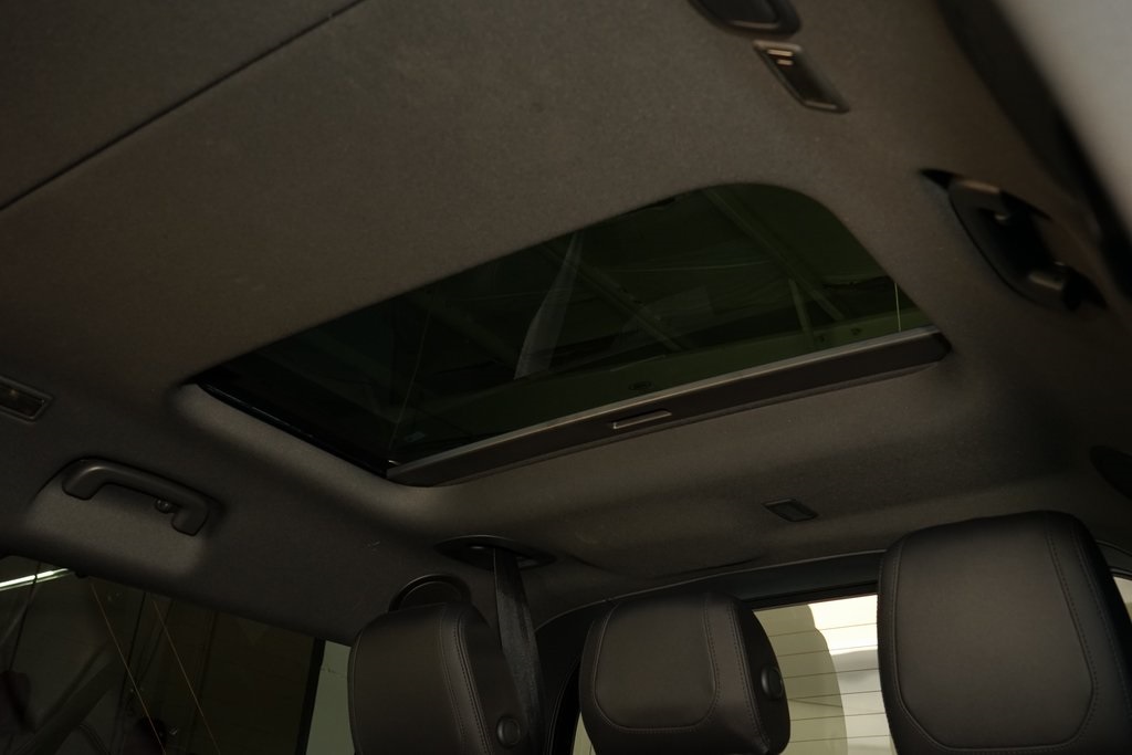 2023 Land Rover Defender 130 X-Dynamic SE AWD