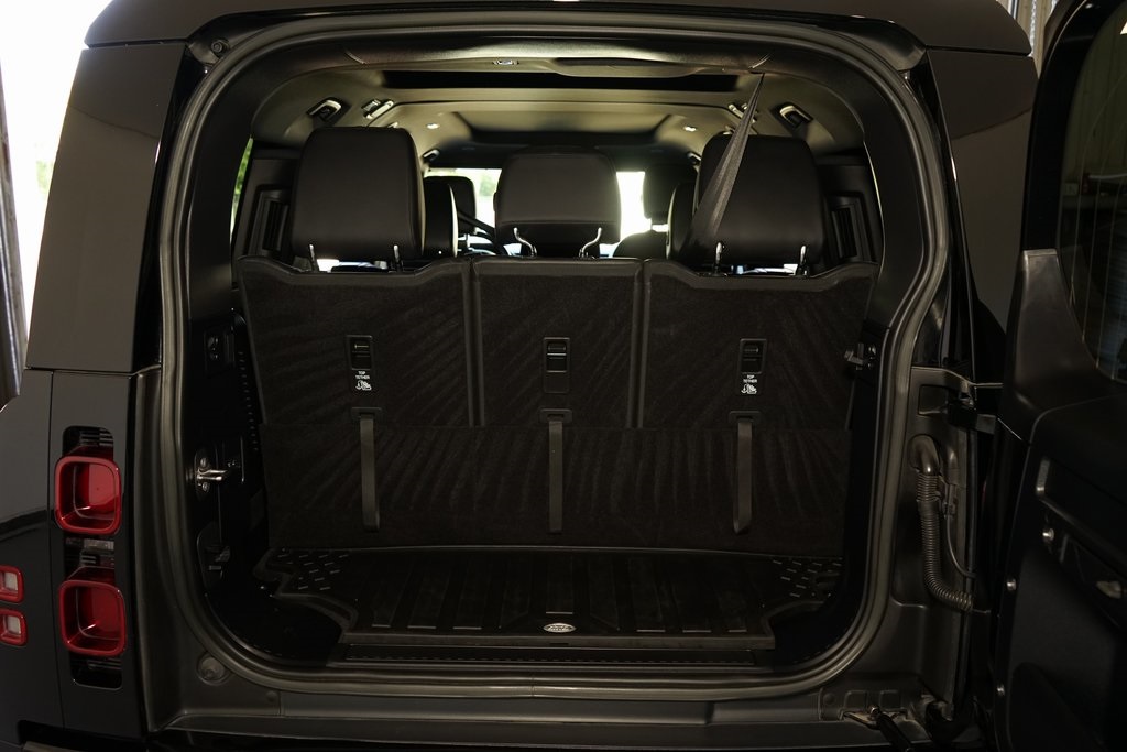 2023 Land Rover Defender 130 X-Dynamic SE AWD