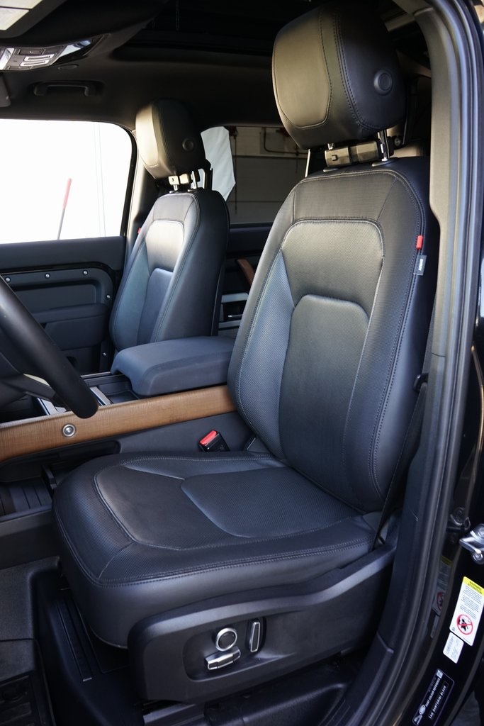 2023 Land Rover Defender 130 X-Dynamic SE AWD