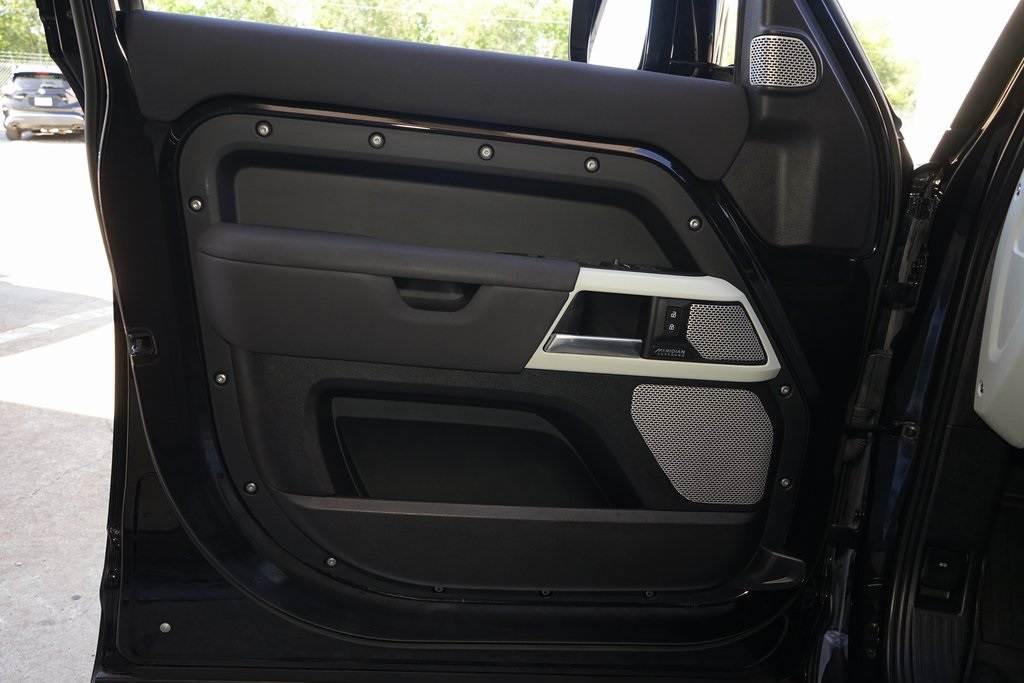 2023 Land Rover Defender 130 X-Dynamic SE AWD