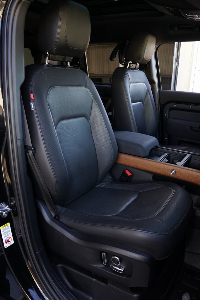 2023 Land Rover Defender 130 X-Dynamic SE AWD